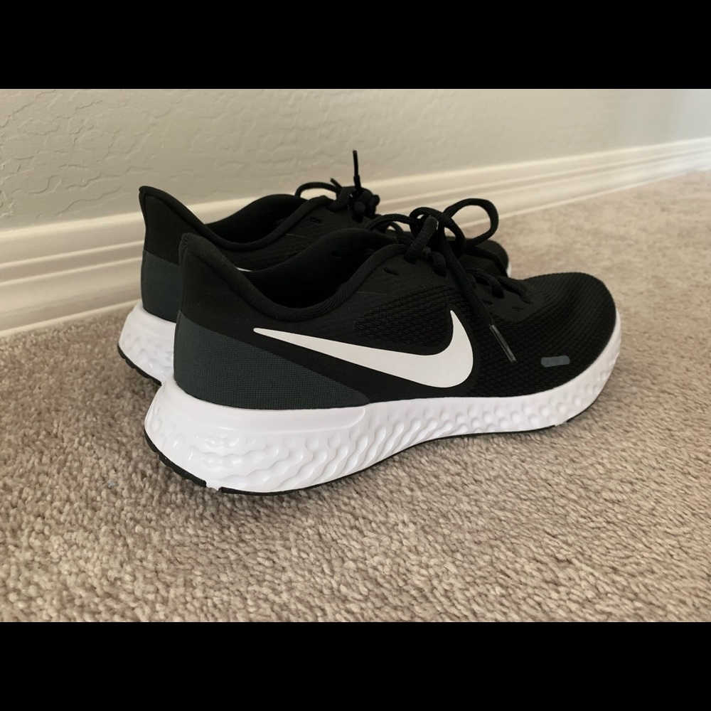 Nike mens running shoes